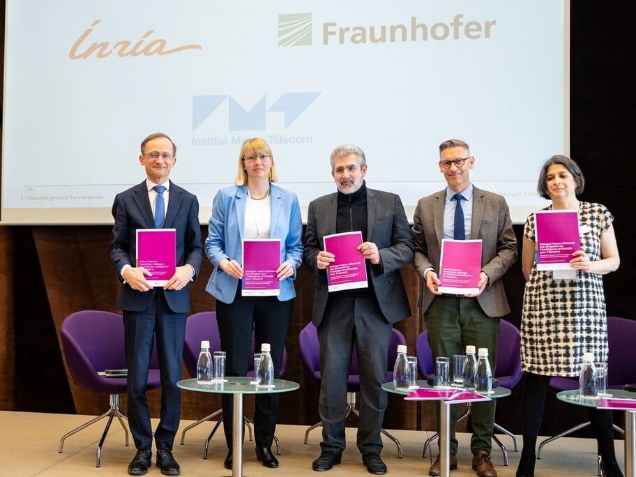 Deutsch-französischer KI-Dialog: Bericht zur Industrie-KI übergeben