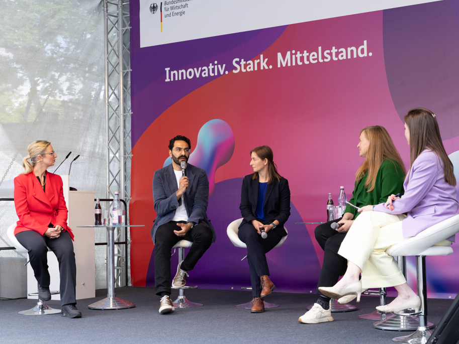 Das Bühnenprogramm griff zentrale Themen des Mittelstands auf – darunter Digitalisierung, Fachkräftesicherung, Nachhaltigkeit, industrielle Transformation und Technologietransfer.