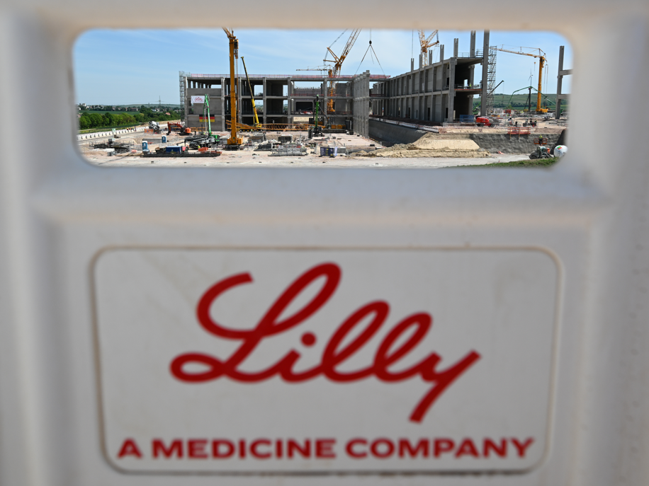 Der US-Pharmakonzern Eli Lilly baut in Alzey eine hochautomatisierte Produktionsstätte für Medikamente Das BIld zeigt die Bauarbeiten am künftigen Pharmastandort Alzey für Eli Lilly