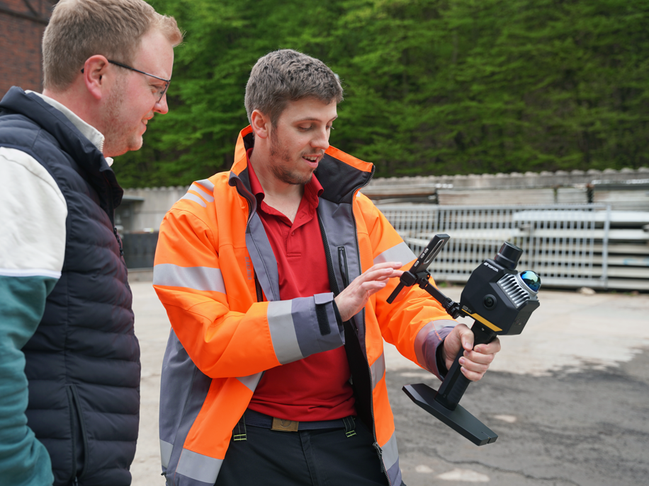 Digitale Baustelle im Praxiseinsatz: Handscanner CR-S2 stärkt Effizienz und Präzision im Tiefbau