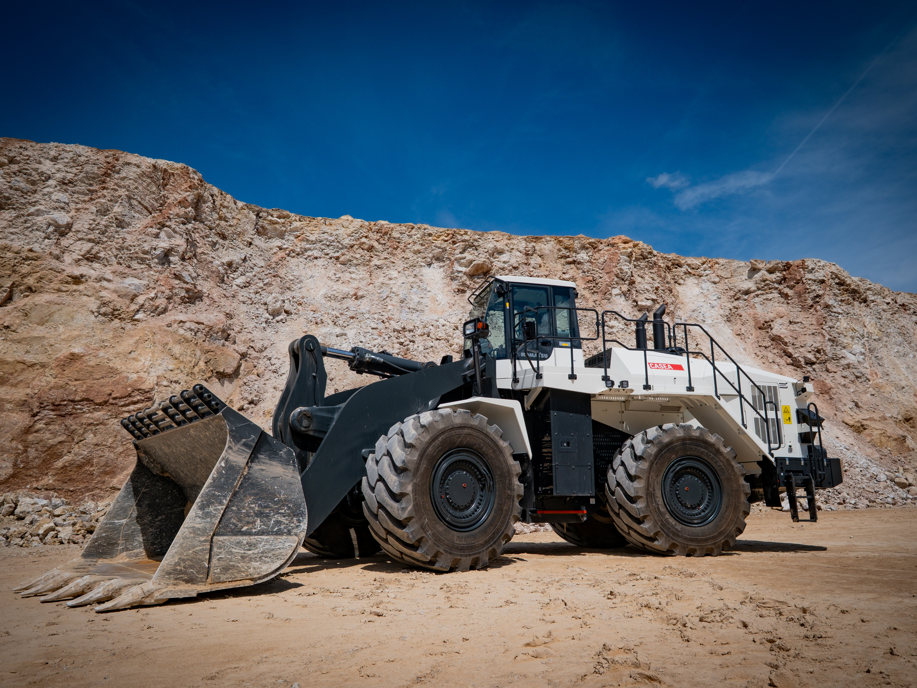 Casea GmbH setzt erneut auf den Komatsu WA600-8 von Schlüter