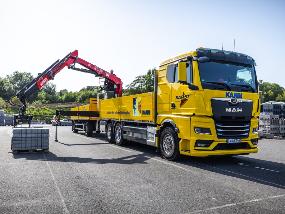 KARST Transporte setzt auf den FASST-Baustoffkran F205S / F225SXP KARST Transporte setzt auf den FASST-Baustoffkran F205S / F225SXP