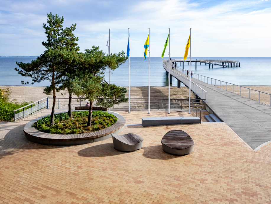 Gima Pflasterklinker prägen den Vorplatz der Maritim Seebrücke in Timmendorfer Strand Gima Pflasterklinker prägen den Vorplatz der Maritim Seebrücke in Timmendorfer Strand