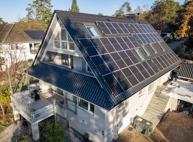 Photovoltaik-Thermie-Anlage und Wärmepumpe im Einfamilienhaus