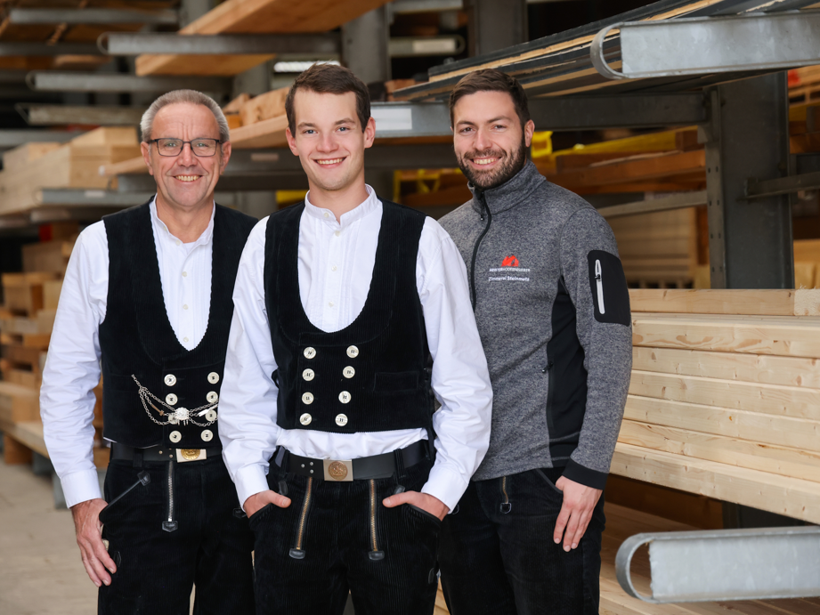 David Pfadler zwischen seinen Chefs Günter (li.) und Christoph Steinmetz David Pfadler zwischen seinen Chefs Günter (li.) und Christoph Steinmetz