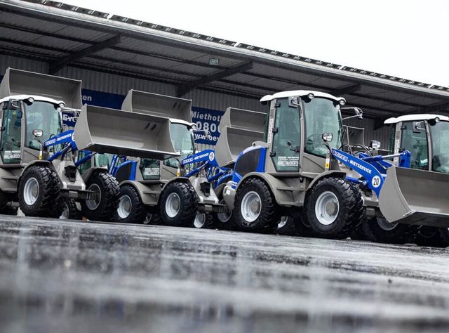 Atlas Weyhausen liefert 15 neue Radlader an Beyer-Mietservice