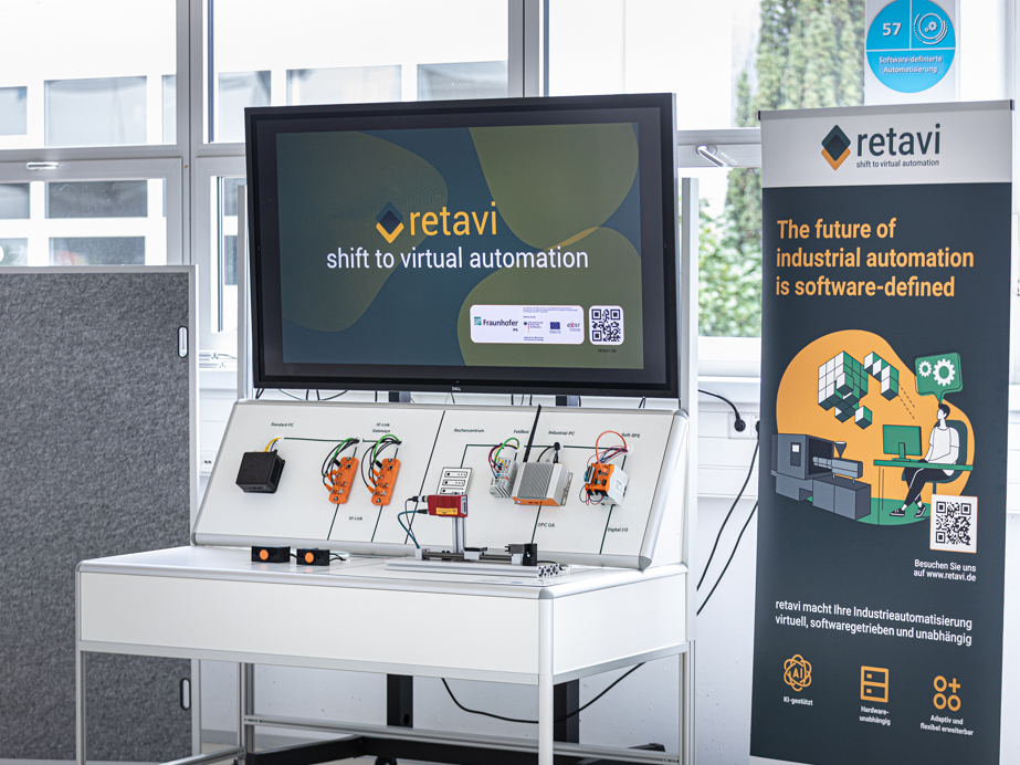 Mit dem neuen Software-Framework von »retavi« können Unternehmen ihre Maschinen, Anlagen und Abläufe hardwareunabhängig automatisieren. Automatica 2025: Fraunhofer IPA zeigt Automatisierungslösungen für Labor und Reinraum