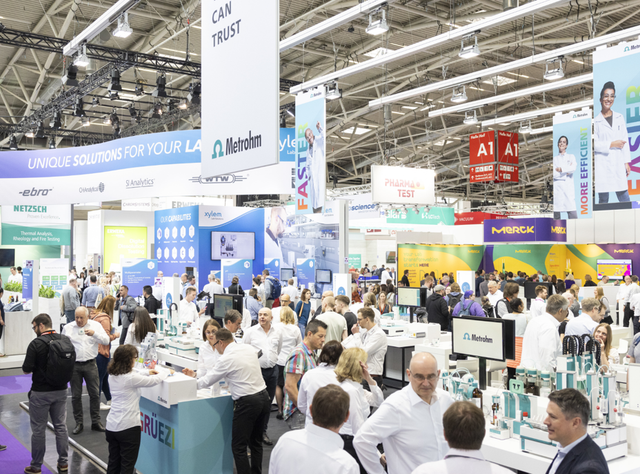 Analytica USA Besucher auf der Messe Analytica