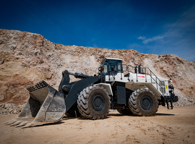 Casea GmbH setzt erneut auf den Komatsu WA600-8 von Schlüter