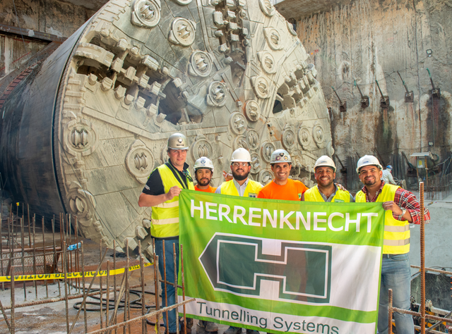 Herrenknecht-Tunnelbohrmaschine unterquert den Panama-Kanal