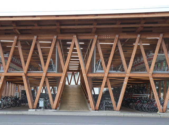 ahrradparkhaus in Holzbauweise am Bahnhof Eberswalde ahrradparkhaus in Holzbauweise am Bahnhof Eberswalde