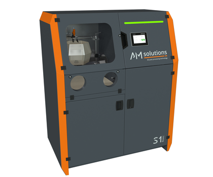 Post-Processing-Anlage von Rösler für automatisierte Nachbearbeitung von Polymerbauteilen im industriellen 3D-Druck S1 Basic von Rösler für die automatisierte Nachbearbeitung von Polymerbauteilen im industriellen 3D-Druck