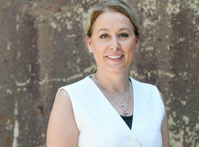 Dr. Christine Lemaitre, Geschäftsführender Vorstand DGNB e.V. lächelt freundlich in die Kamera