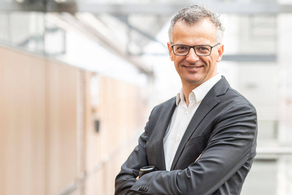 Was Führungskräfte von Extremsportlern lernen können - Professor Kurt Matzler im Interview Kurt Matzler, Professor für Strategisches Management und Leadership an der Universität Innsbruck, zählt zu den weltweit meistzitierten Forschern seines Fachgebiets.