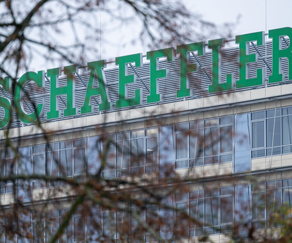 Stellenabbau angekündigt: Schaeffler macht im Jahr der Fusion Verluste Stellenabbau angekündigt: Schaeffler macht im Jahr der Fusion Verluste