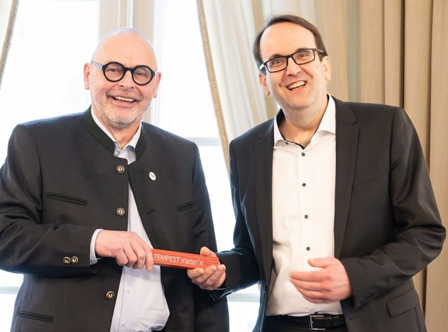 Vizepräsident Gerhard Schabhüser übergibt an Thomas Caspers