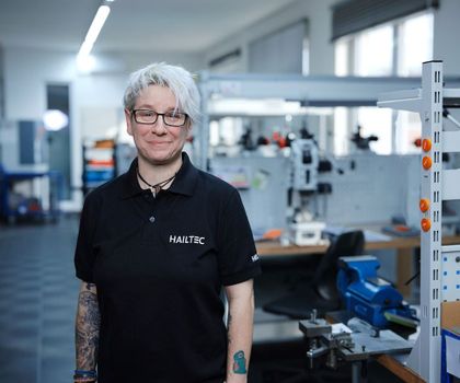 50 Prozent Frauenanteil im Industriebetrieb Hohenstein: Frauenpower im Metallbau