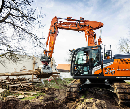 KTEG Abrissbagger KMC400P-6 – und es läuft... KTEG Abrissbagger KMC400P-6 – und es läuft...