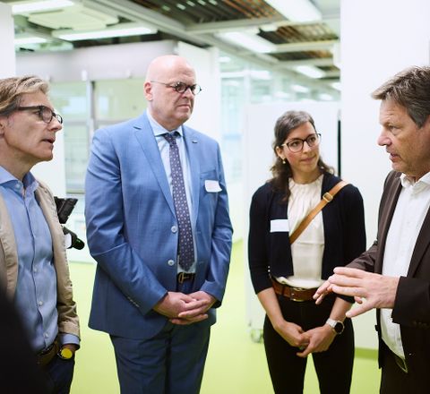 Stärkung des Life Science Sektors im Fokus: Life Science Factory empfängt Bundesminister Habeck Stärkung des Life Science Sektors im Fokus: Life Science Factory empfängt Bundesminister Habeck