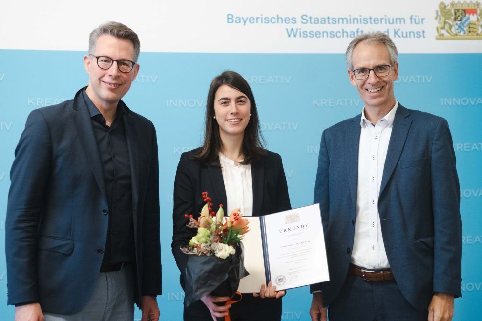 Franziska Albrecht, Absolventin der Fakultät für Bauingenieurwesen der HM, ist mit ihrer Bachelorarbeit Preisträgerin für hervorragende Hochschulabschlüsse von Studentinnen der Ingenieurwissenschaften. Franziska Albrecht, Absolventin der Fakultät für Bauingenieurwesen der HM, ist mit ihrer Bachelorarbeit Preisträgerin für hervorragende Hochschulabschlüsse von Studentinnen der Ingenieurwissenschaften.