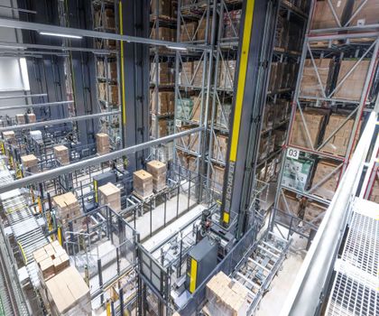 Nominiert als materialfluss Produkt des Jahres 2026: SSI Schäfer: Automatisiertes Hochregallager mit 40.000 Palettenstellplätzen Nominiert als materialfluss Produkt des Jahres 2026: SSI Schäfer: Automatisiertes Hochregallager mit 40.000 Palettenstellplätzen