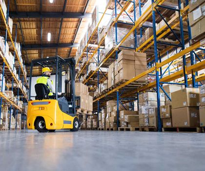 Mehr Schutz im Warenfluss: Vernetzte Sicherheitslösungen für Logistikdepots Mehr Schutz im Warenfluss: Vernetzte Sicherheitslösungen für Logistikdepots