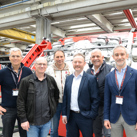 MEP–KEBA-Team. In der Mitte (mit weißem Hemd): Giles Haysom, Procurement Director MEP