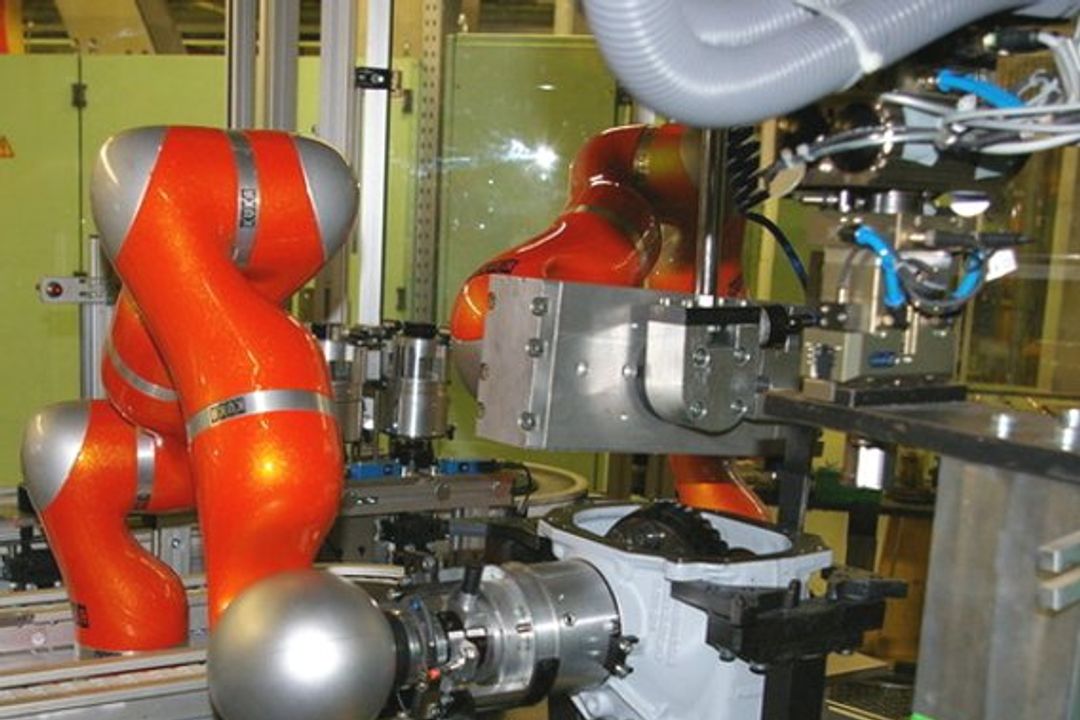 Leichtbauroboter bei Mercedes-Benz Leichtbauroboter bei Mercedes-Benz