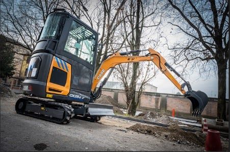 Der 12EV ist nach den Minibaggern CX15EV und CX25EV das dritte batterieelektrische Serienmodell von Case Construction Equipment. Der 12EV ist nach den Minibaggern CX15EV und CX25EV das dritte batterieelektrische Serienmodell von Case Construction Equipment.
