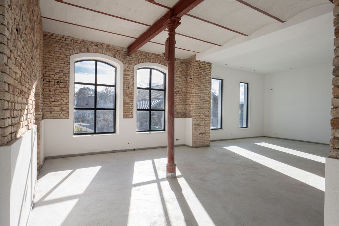 Auch im Inneren des Hauses sind die Übergänge zwischen alter Bausubstanz und Neubau elegant gelöst.