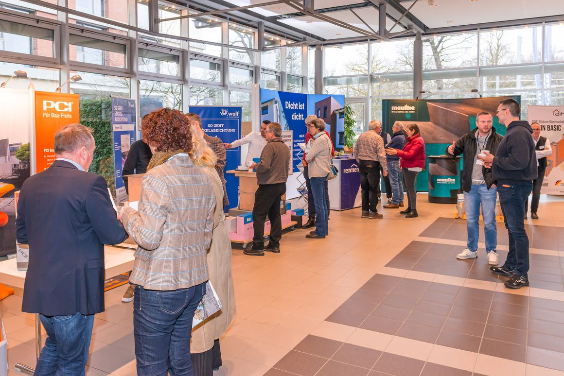 Ebenfalls gut besucht waren auch die begleitenden Fachausstellungen. Ebenfalls gut besucht waren auch die begleitenden Fachausstellungen.