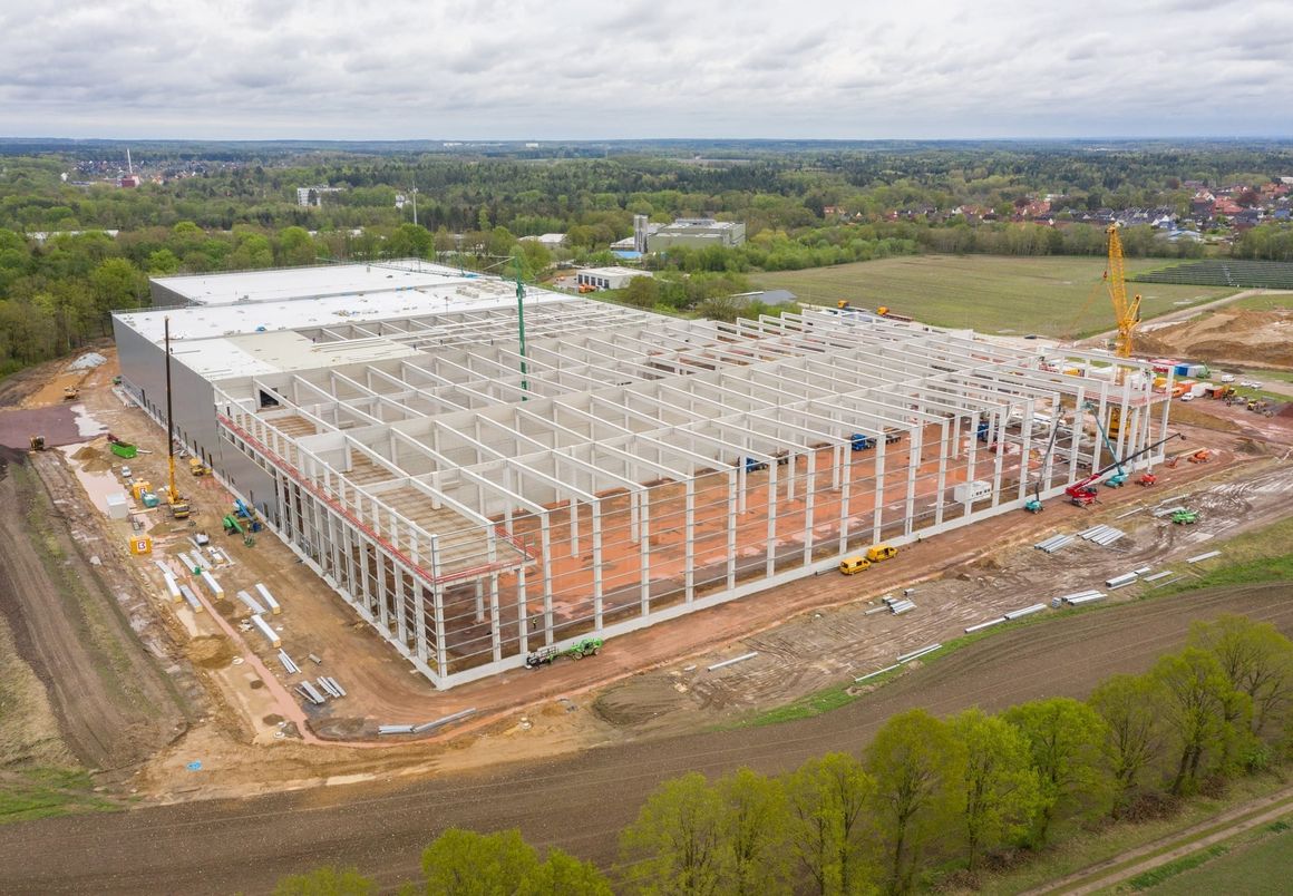 One of the main challenges of the project was to design the internal supports to a minimum in order to make the storage area more flexible.