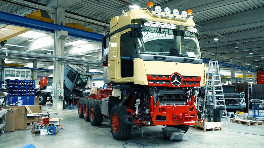 Fahrerhaus-Umbau bei der Firma Paul Nutzfahrzeuge in Vilshofen an der Donau Fahrerhaus-Umbau bei der Firma Paul Nutzfahrzeuge in Vilshofen an der Donau