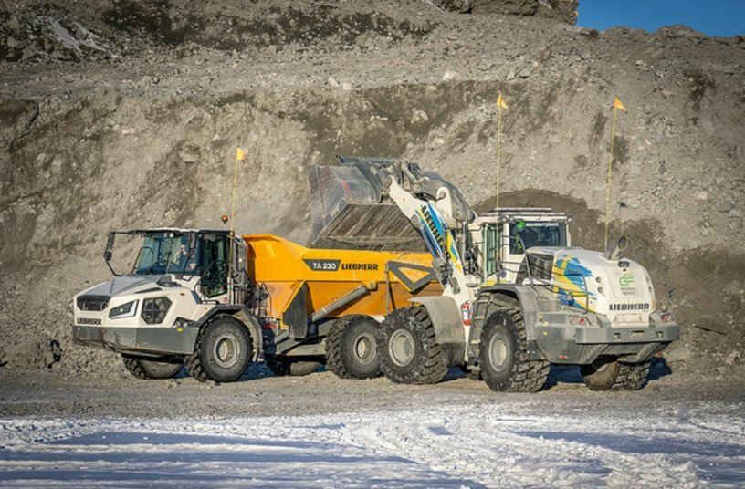 In der Aitik-Mine unterstützen unterschiedliche Liebherr-Erdbewegungsmaschinen bei verschiedensten Bergbau- und Bauarbeiten. In der Aitik-Mine unterstützen unterschiedliche Liebherr-Erdbewegungsmaschinen bei verschiedensten Bergbau- und Bauarbeiten.