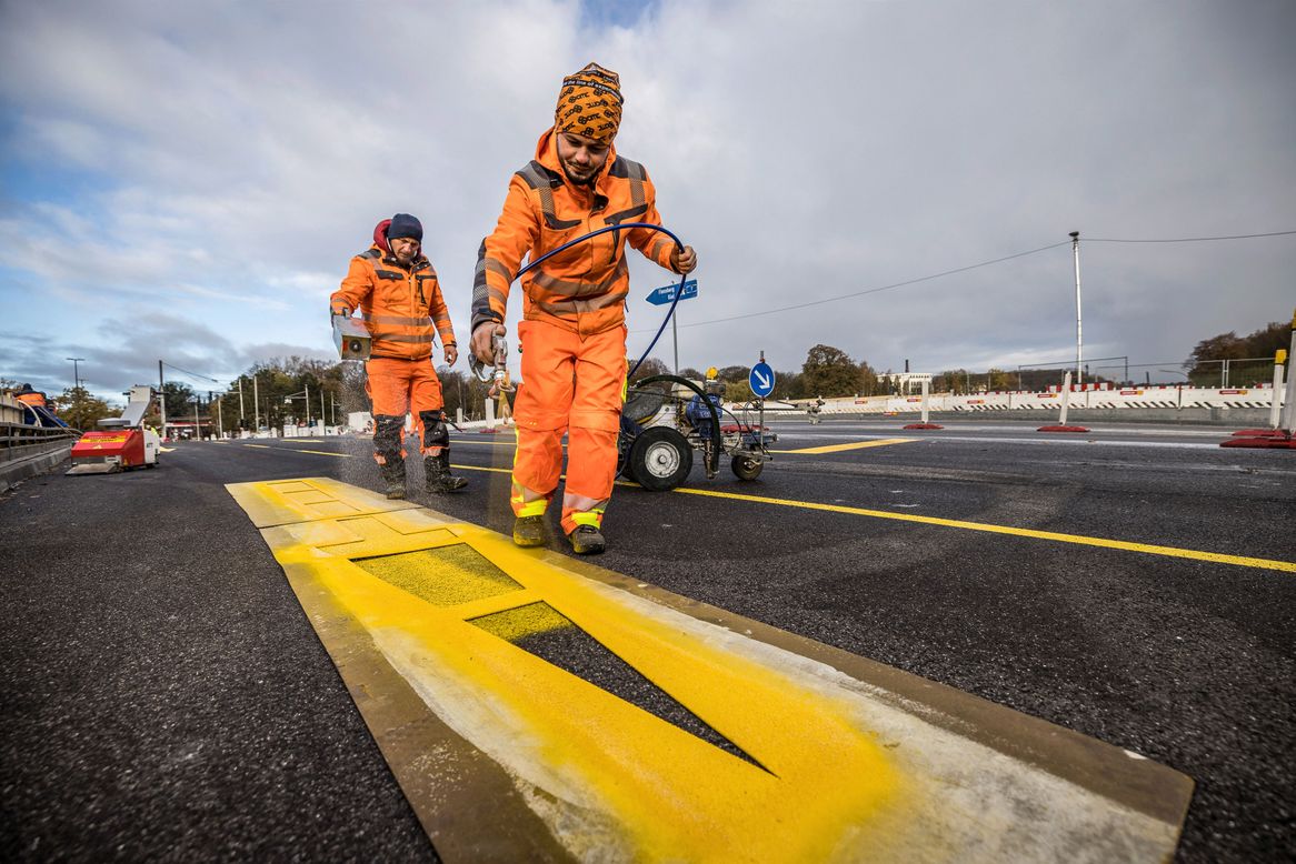 Gelb ist das neue Weiß: Temporäre Markierungen weisen den Verkehrsteilnehmern den Weg durch den Baustellenbereich