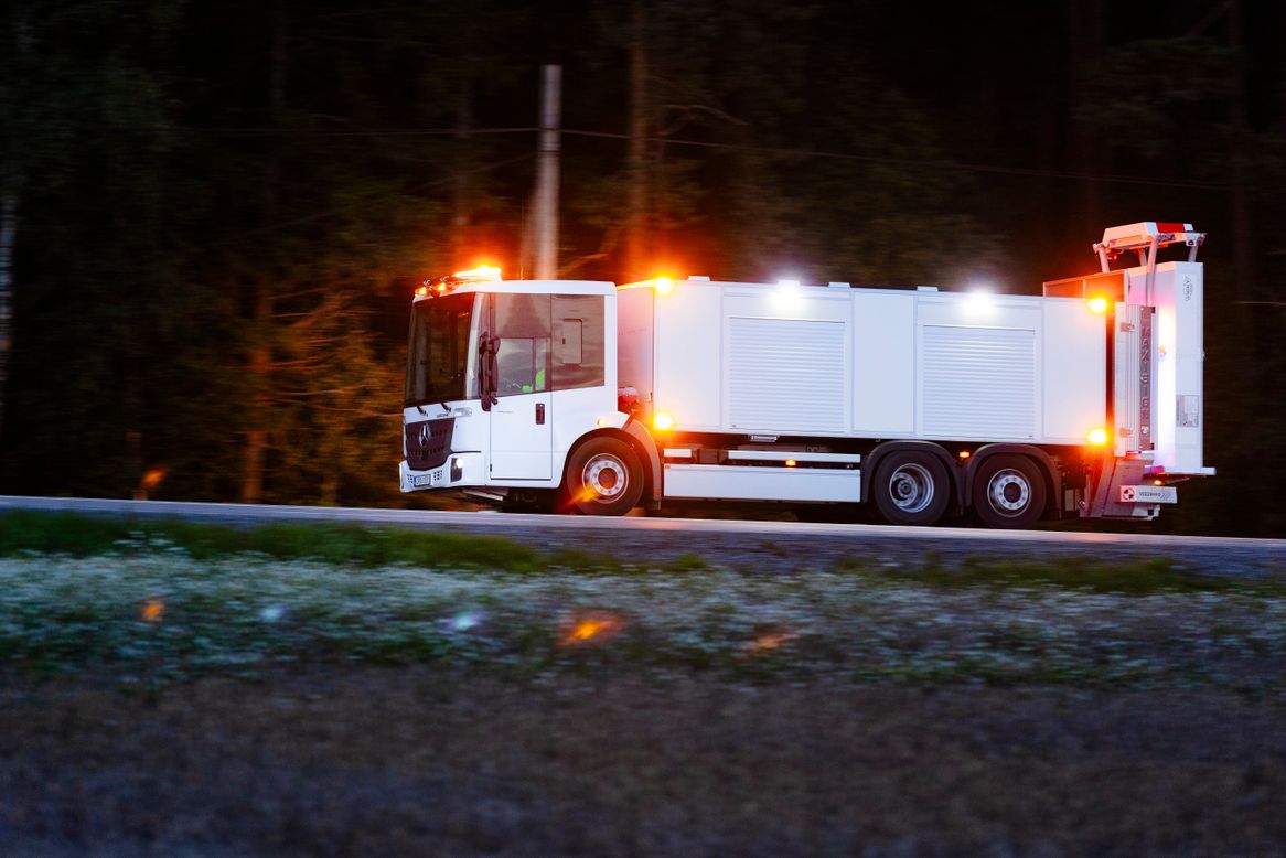 Bisher hauptsächlich in der Abfallwirtschaft eingesetzt, soll er nun auch für die Verkehrssicherheit in Schweden unterwegs sein. Bisher hauptsächlich in der Abfallwirtschaft eingesetzt, soll er nun auch für die Verkehrssicherheit in Schweden unterwegs sein.