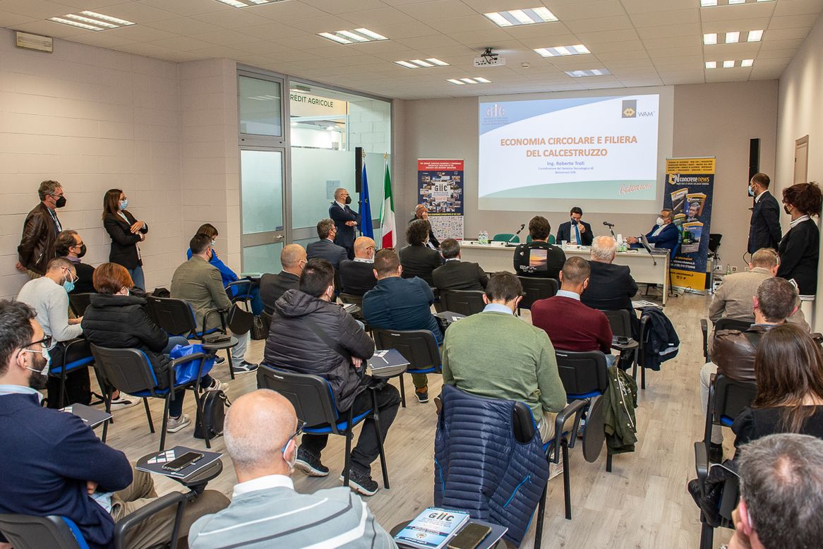 Seminar zur Kreislaufwirtschaft bei Betonlieferketten (2022)