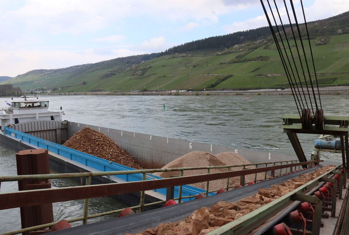 Die Abbaustätte profitiert direkt von der geografischen Lage am Rhein. Die Abbaustätte profitiert direkt von der geografischen Lage am Rhein.