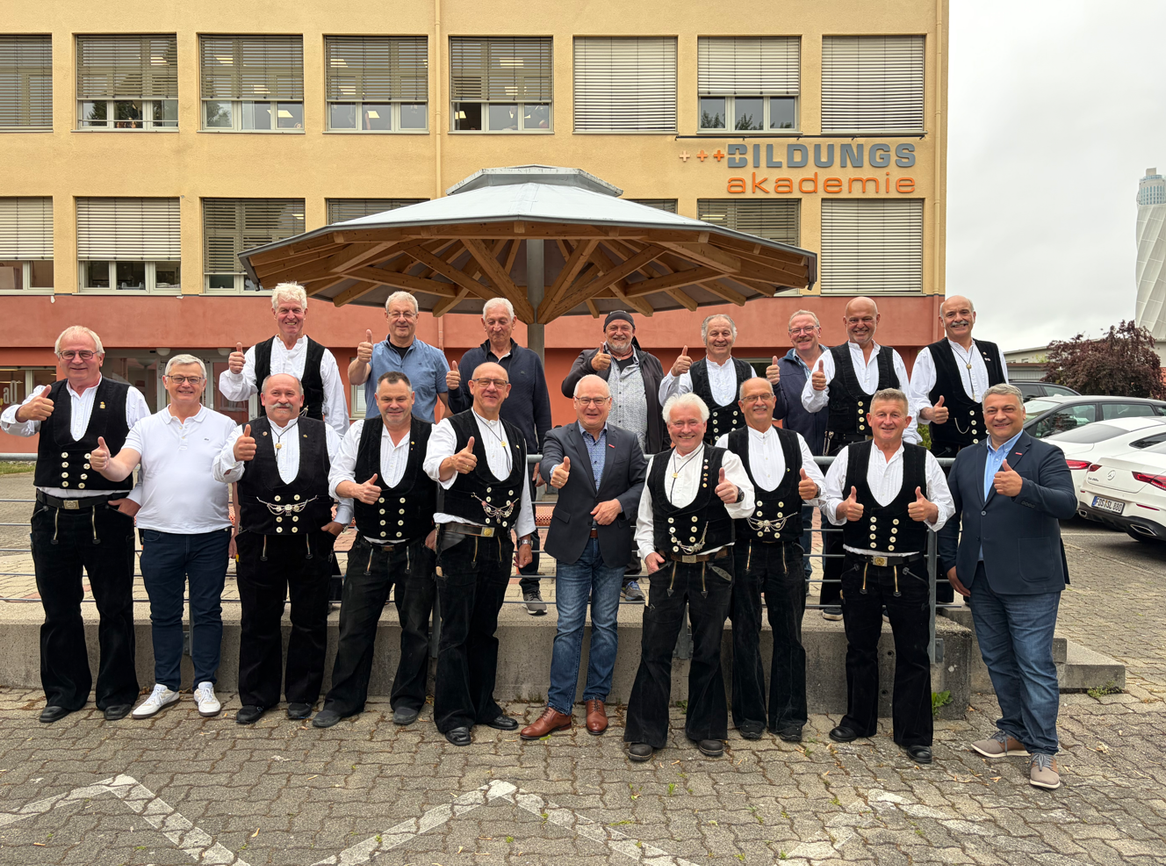 Jubilare feiern 40 Jahre Zimmerermeisterkurs