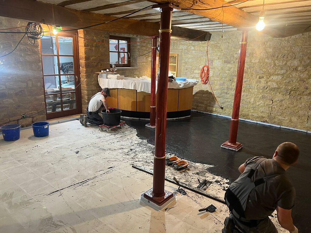 Der VIA Terrazzo ist er mit einer Aufbauhöhe von nur 15 mm ideal für Renovierungen geeignet und wird im Gegensatz zu herkömmlichem Terrazzo trocken geschliffen. Der VIA Terrazzo ist er mit einer Aufbauhöhe von nur 15 mm ideal für Renovierungen geeignet und wird im Gegensatz zu herkömmlichem Terrazzo trocken geschliffen.