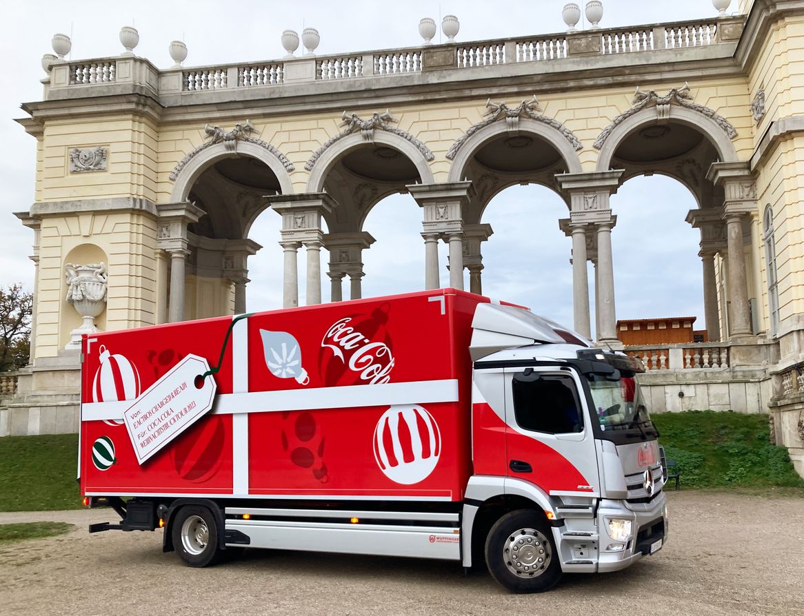 Mercedes-Benz eActros auf Coca-Cola Weihnachtstruck Tour Mercedes-Benz eActros auf Coca-Cola Weihnachtstruck Tour