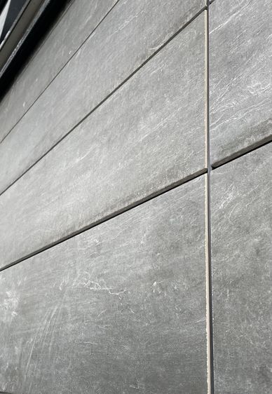 Die High-End-Keramik überzeugte die Bauherrin aufgrund ihres unverwechselbaren Designs und der Langlebigkeit.