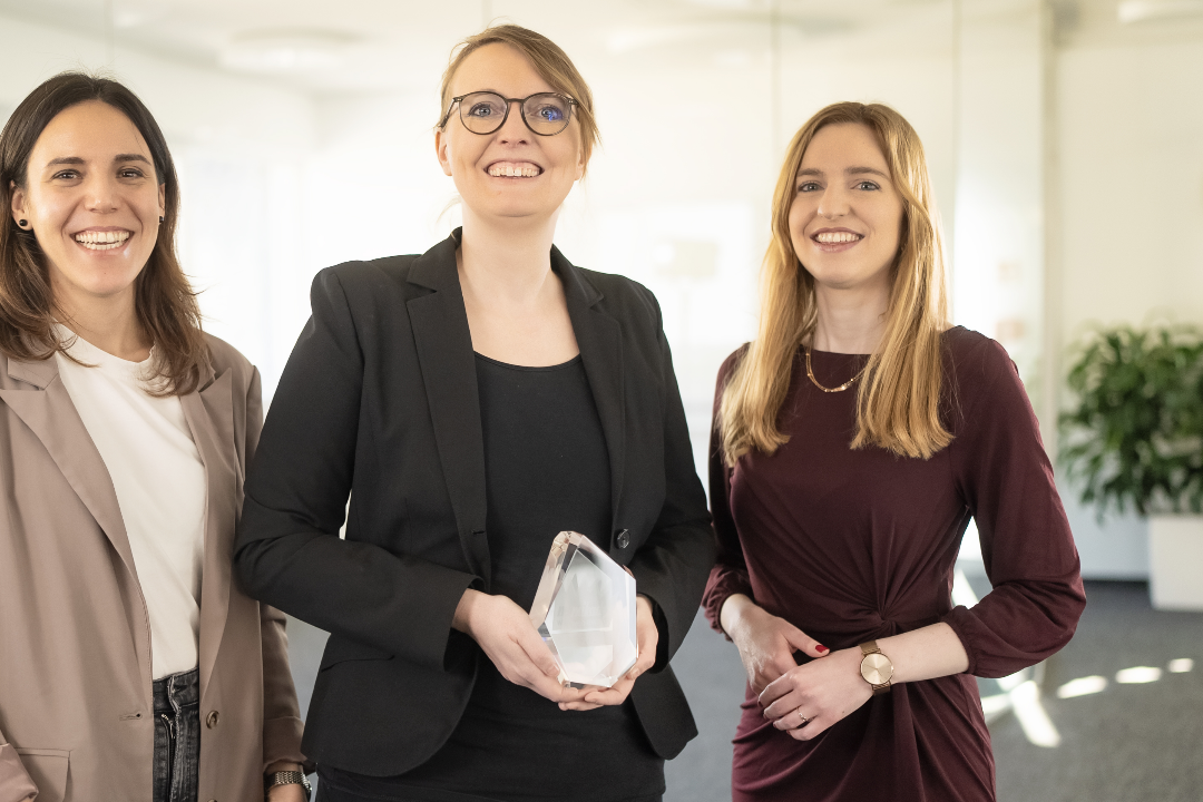 Sto Marketing-Team mit dem mikado-web-award 2024