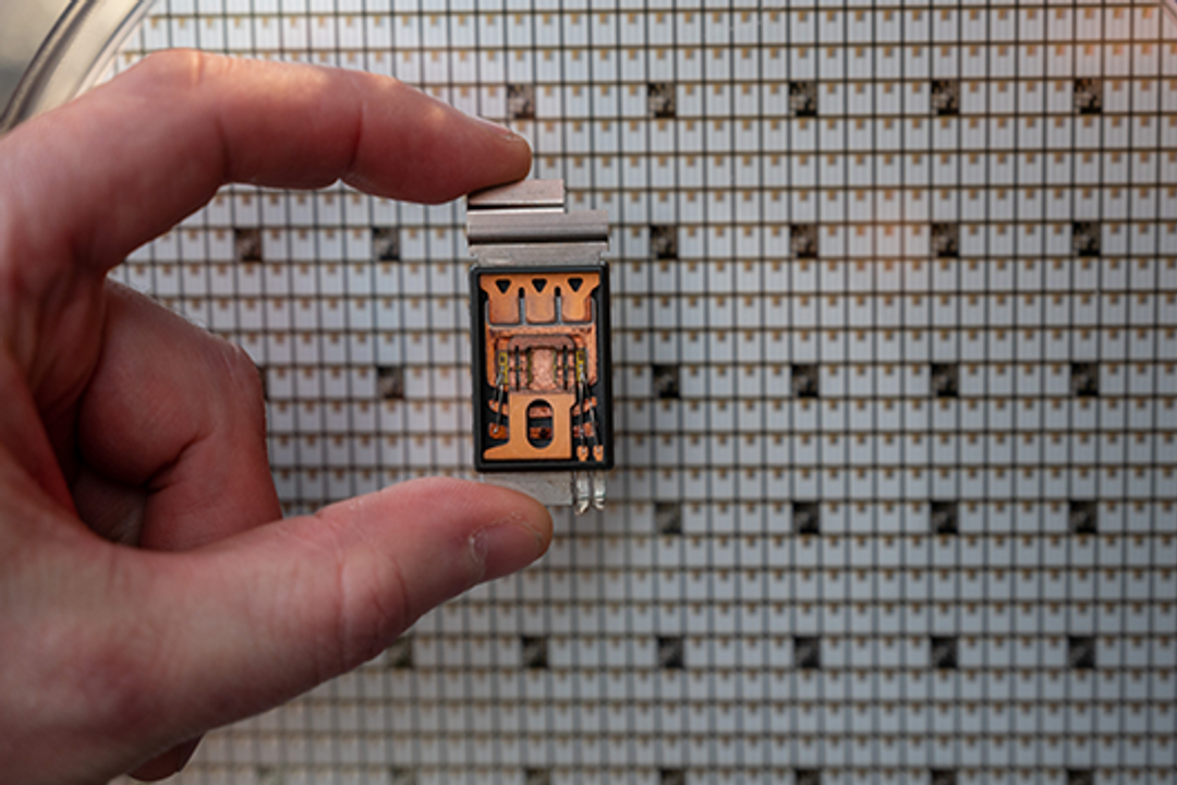 A power module of an energy converter in front of a so-called SIC wafer. A power module of an energy converter in front of a so-called SIC wafer.