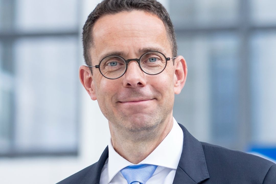Wolfgang Weber, ZVEI: »Europa muss seine Kompetenz in allen Strukturgrößen stärken, so sind auch Leistungselektronik und Sensorik entscheidend für das Gelingen der grünen und digitalen Transformation.« Wolfgang Weber, ZVEI: »Europa muss seine Kompetenz in allen Strukturgrößen stärken, so sind auch Leistungselektronik und Sensorik entscheidend für das Gelingen der grünen und digitalen Transformation.«