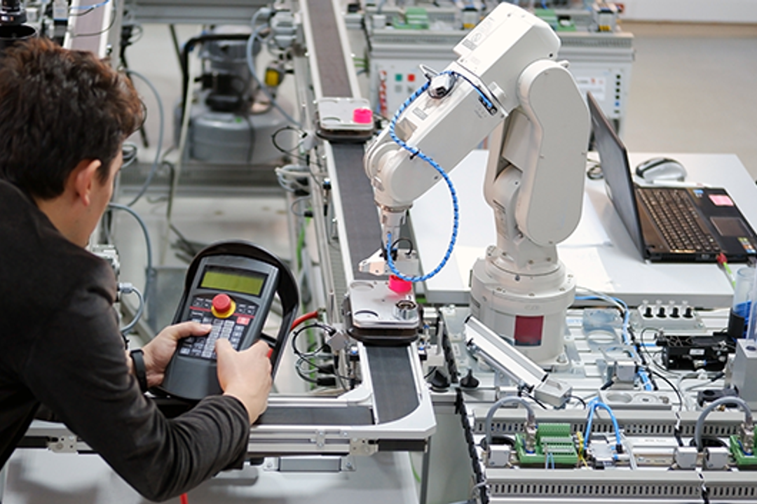 Use of robots: major reservations outside of production and logistics Use of robots: major reservations outside of production and logistics
