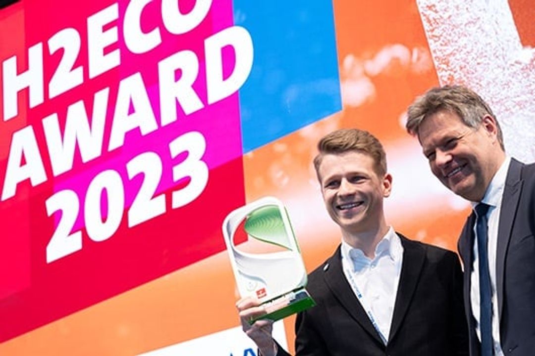 Kilian Fromm from Green Wind Innovation and Federal Minister of Economics Robert Habeck. Kilian Fromm from Green Wind Innovation and Federal Minister of Economics Robert Habeck.