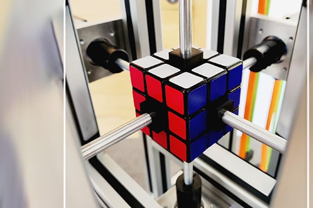 Thanks to the HTL project 'Rubik's Cube Solver', the Rubik's Cube solves itself in just a few seconds, as if by magic. Thanks to the HTL project 'Rubik's Cube Solver', the Rubik's Cube solves itself in just a few seconds, as if by magic.