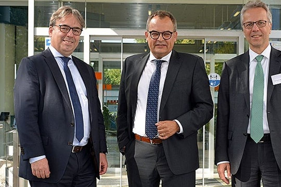 Von links: Hartmut Rauen, Bernd Neugart, Dr. Stefan Spindler. Von links: Hartmut Rauen, Bernd Neugart, Dr. Stefan Spindler.