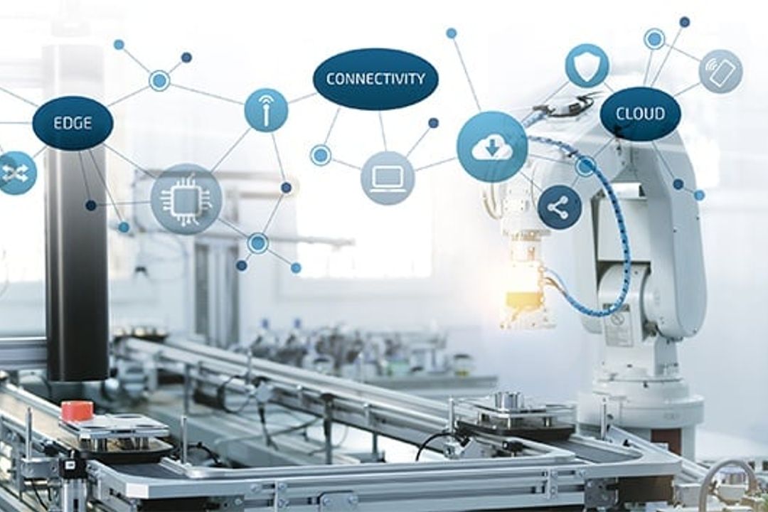 The combination of edge and cloud computing The combination of edge and cloud computing